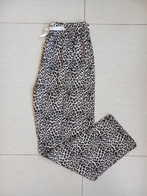 شلوار راحتی نخی زنانه کد ۱۵۶۱2