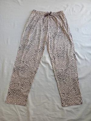 شلوار راحتی نخی زنانه کد ۱۵۶۲2