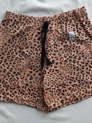 شورتک راحتی نخی زنانه کد ۱۴۰۱8